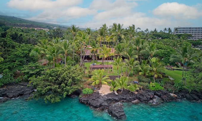 Keauhou House | KBM Resorts: Kona Bay House, Free Car, Oceanfront!