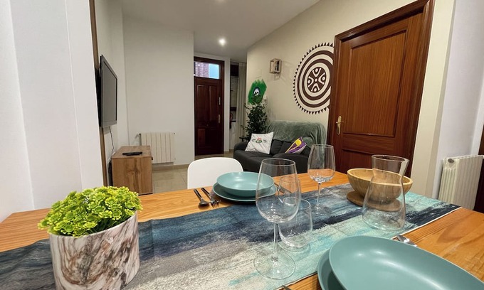 Saron Apartment | 3 min from the Cabárceno Nature Park.