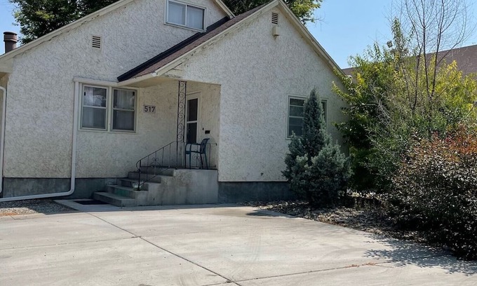 South Side House | Spacious 6-bedroom house with fitness room, WiFi in enchanting Billings