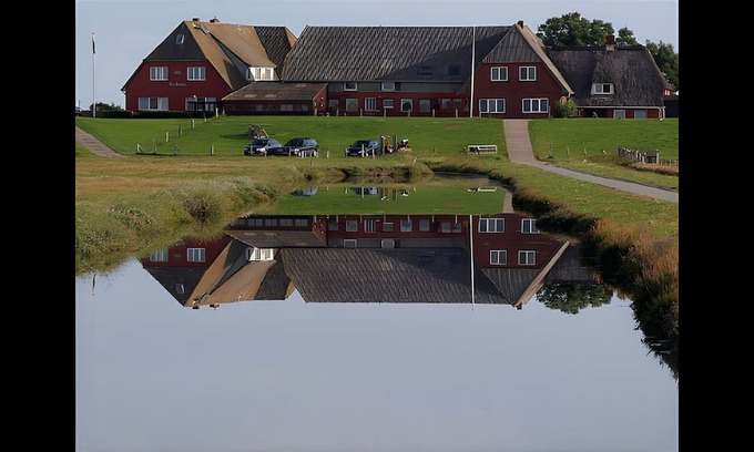 Hallig Langeneß Apartment | Apartment 'Fewo2 Norderaue' with Shared Terrace and Wi-Fi