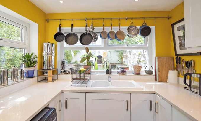 Sefton Park House | Unique quirky family house - 5 beds, 2 bathrooms, courtyard, Lounge - quiet area