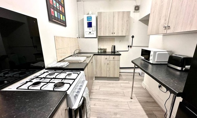 Weston on Trent House | Coventry Comfort: 5-Bedroom Home