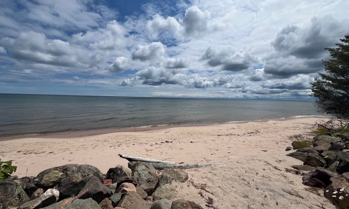 Michigan Cottage | Charming 2-bedroom cottage on Lake Superior