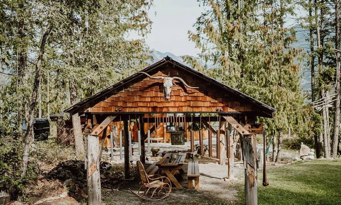 Kaslo Resort | The Sentinel – Your Destination for Soul Relaxation, Steps From Kootenay Lake!