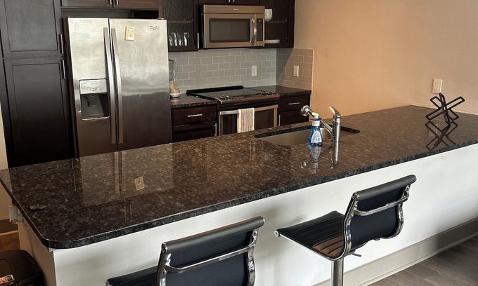 East Downtown Houston Apartment | Spacious, minimalistic1-bedroom apartment with AC, WiFi in awesome Houston