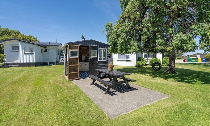 Invercargill Cottage | 3 Bedroom Cottage in the Country.
