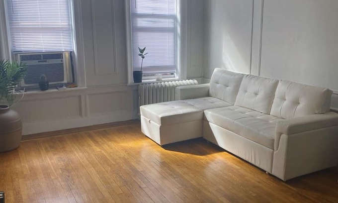 Murray Hill Apartment | cozy vintage apartment. 1 bedroom & very spacious