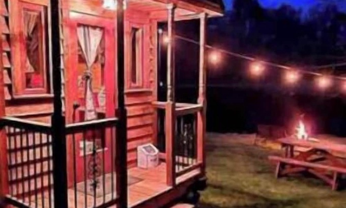 Dewy Rose Cabin | Cozy Tiny House near Athens, GA