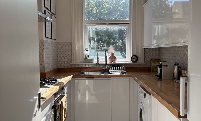 Folkestone Apartment | *New* stylish apartment in the West End of Folkestone