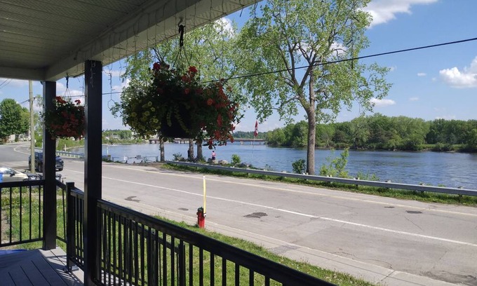 Downtown Gatineau Apartment | Waterfront apartment 10min to Ottawa