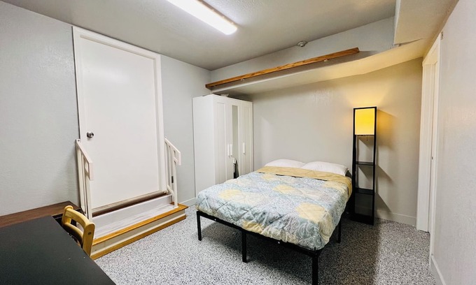 Lake Area House | Cozy room with private bathroom and separate entrance in Newark