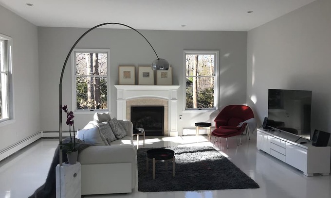 Long Island House | 4-bedroom house in cool Bellport with AC, WiFi, fitness room, 1.5 hrs from NYC
