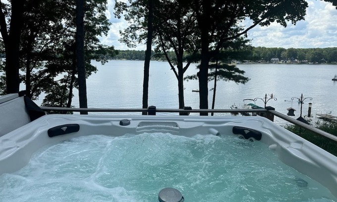 Le Roy Cottage | Rose Lake Shores Cottage