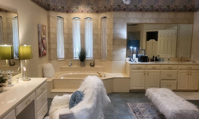 Duncanville House | Luxury Living with Family and Friends!