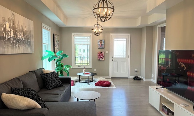 Guelph House | Entire Luxury Condo Townhouse