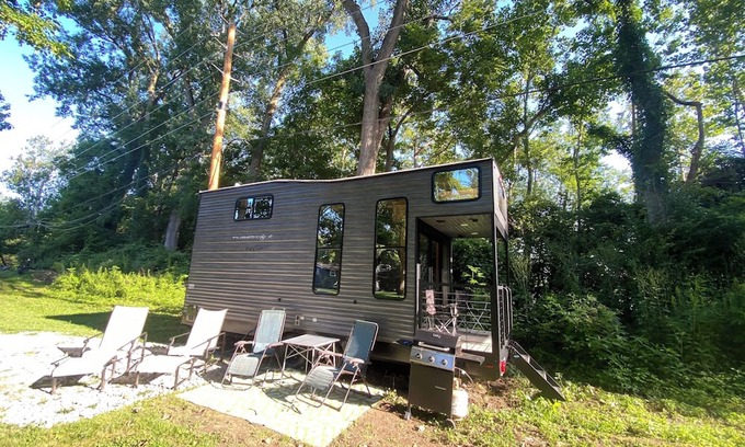 Indianapolis House | Enchanting Tiny Home on Two Wooded Acres with Water Access in Indianapolis