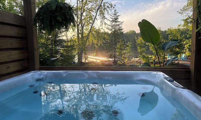 Lakefield House | Modern Waterfront Retreat