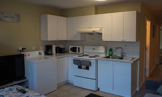 Renfrew-Collingwood House | Perfect Vancouver Getaway: Prime Central Location, Cozy 2-Bedroom Suite