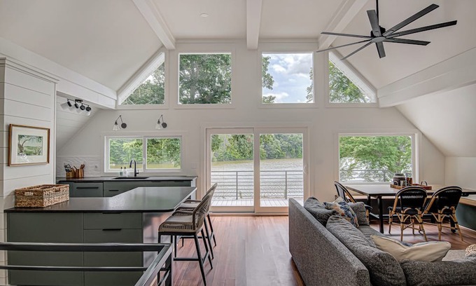 Stokes House | Charming 3-Bedroom Lake House w/Hot Tub and Playground