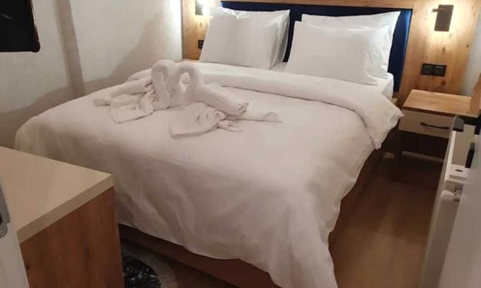 Kumkapi House | SPACIOUS ROOM WITH BEDROOM, KITCHEN, BATHROOM, AIR CONDITIONER