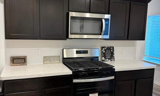 Houston House | Charming 3-bedroom house with WiFi and AC in Houston