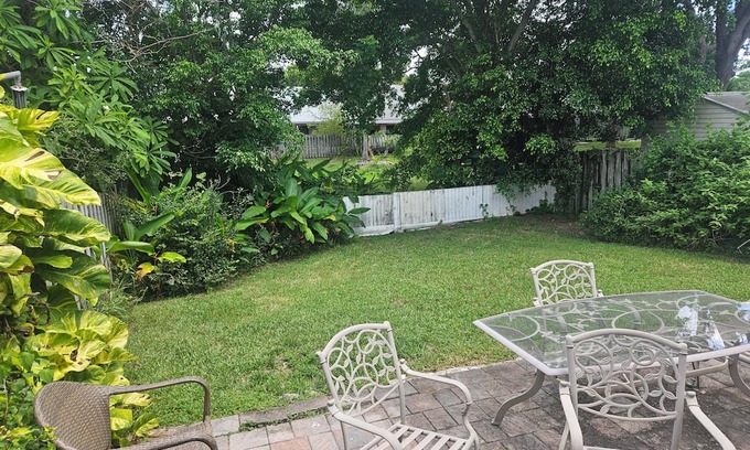 Margate House | Charming 4-bedroom townhome with WiFi and AC in Margate
