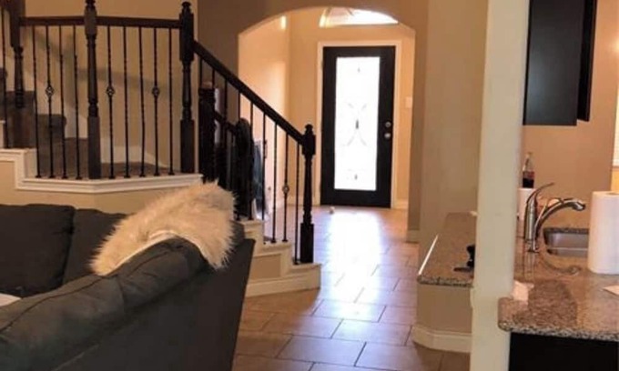 La Porte House | Lovely spacious 4 BR 2.5 Bath house in La Porte