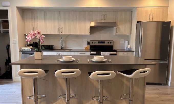 Grandview-Woodland Apartment | Cozy 1 Bed, 1 Bath in Hastings Sunrise – Just a Short Walk to PNE!