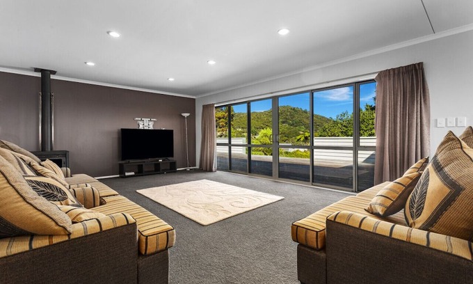 Te Kaha House | Kererū Coastal Retreat