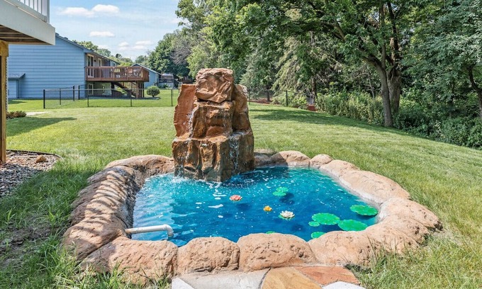 Burnsville House | Private Room in Gorgeous Home in Burnsville - Rm 1