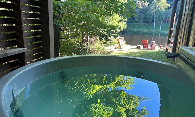 Wentworth-Nord Ski Chalet | Nature cottage, nature's front row seat right at your spa or fireplace