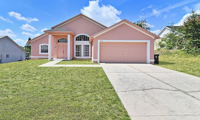West Haven House | Four bedroom Pool Home in Central Florida minutes from theme parks and shopping