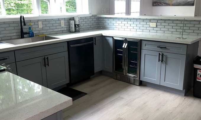 Raleigh House | Stunning Place to Stay Home Away From Home 7 BR
