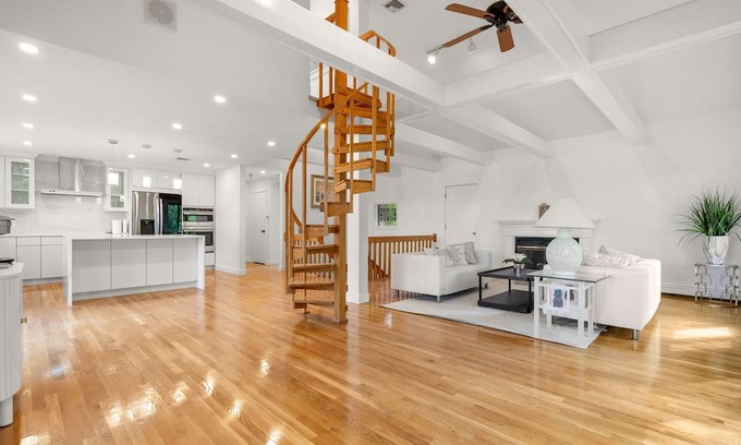 Mashpee House | Escape cape/ water front home