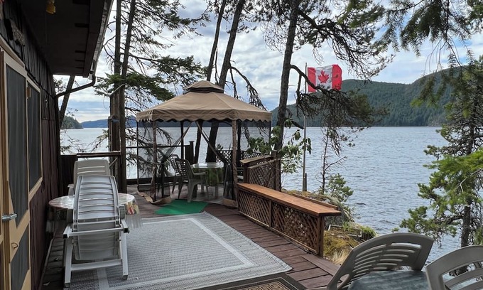 Sliammon Cabin | Cozy Cabin on Powell Lake - Panoramic Views -
