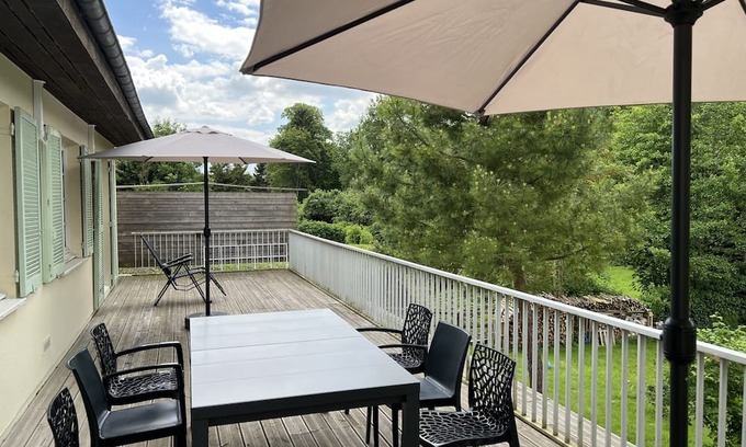 Morancez Bed & Breakfast | Bed and breakfast near Chartres on the banks of a river, heated pool, billiards.