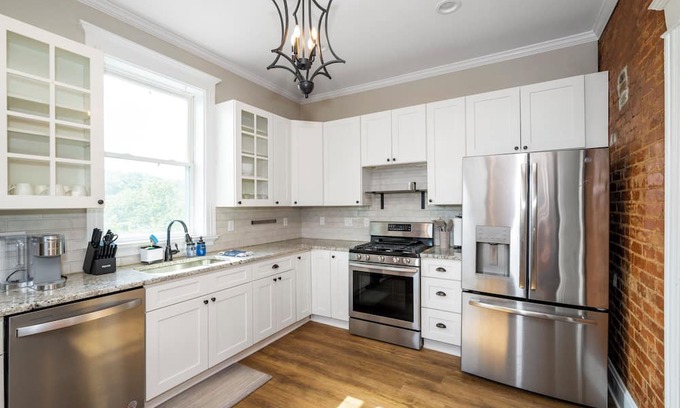 Ludlow House | Ludlow Lodge w/City Views – Where History Meets Modern Comfort!