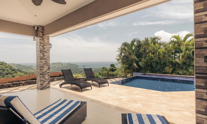 Carpintero Villa | Casa De La Reina - Single Storey Oceanview Villa