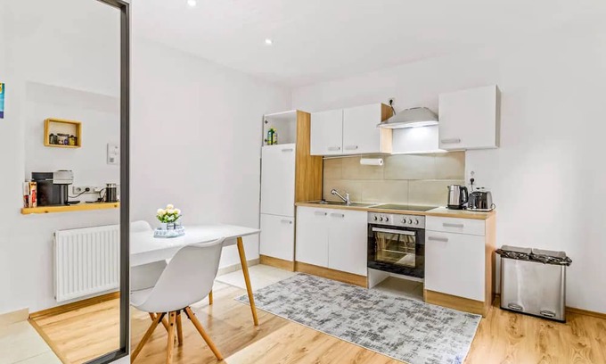 Oberlaa Apartment | Modern 35m² Apartment | Near Airport & City Center