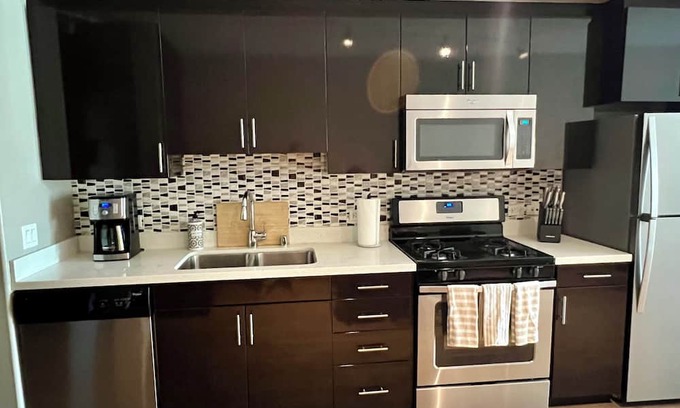 Airport Area Apartment | Irvine Modern 2 Bedroom 2 Bath near SNA airport Newport