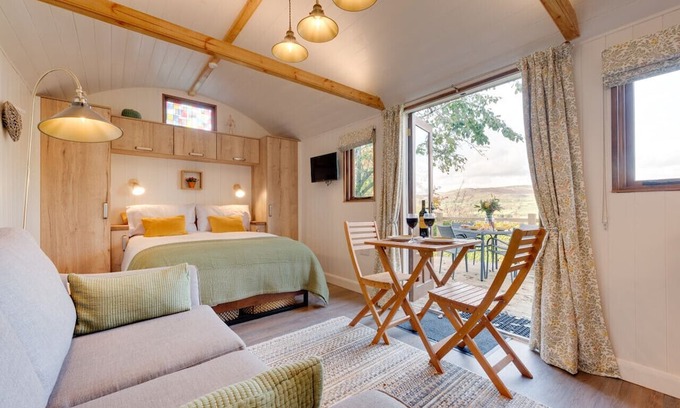 Aysgarth House | The Hut in The Orchard