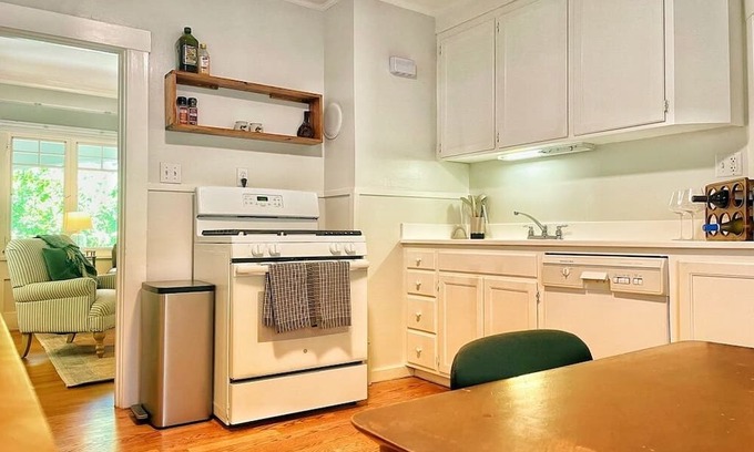 San Mateo Park Cottage | Cozy 2-bedroom cottage in gorgeous San Mateo Park with WiFi, fitness room option