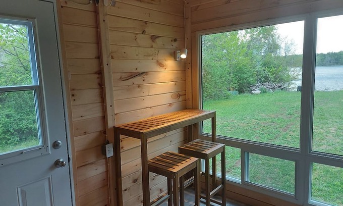 Rideau Lakes Cabin | Comfy and Cozy BUNKIE (Camping cabin - glamping)