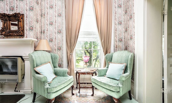 Springfield Bed & Breakfast | 1851 Historic Bed & Breakfast on 14 acres