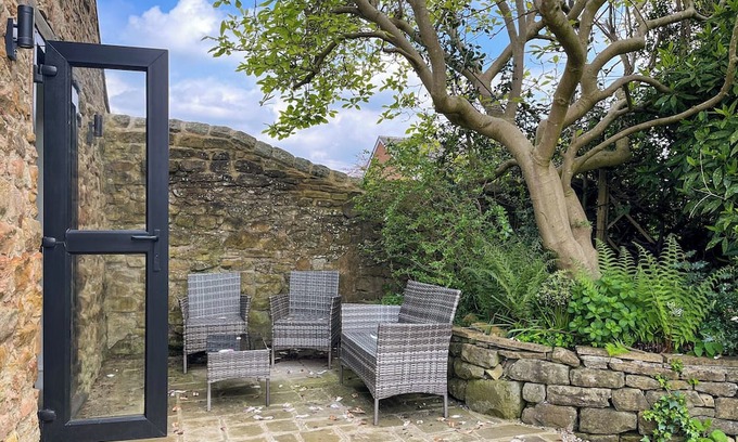 Alfreton Cottage | 1 bedroom accommodation in Shirland, near Alfreton