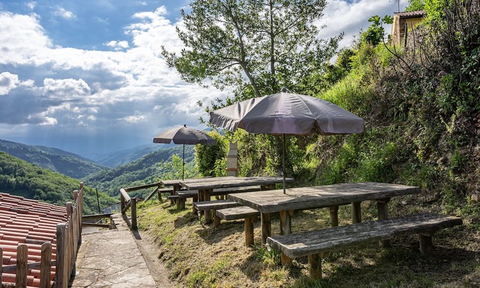 Villar de Pineres Ski Chalet | Chalet 'La Castañar - La Vallicuerra' with Mountain View, Private Terrace and Wi-Fi