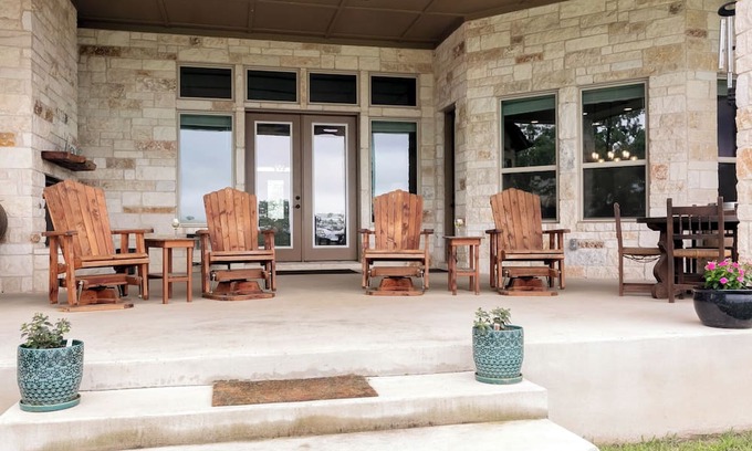 Willow City Bed & Breakfast | Porter Haus: Rosewood | 1/1 King Suite, Breakfast Provided
