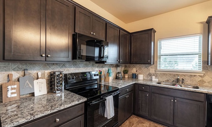 Dacula House | Luxurious 4-Bedroom Retreat with 5-Star Amenities