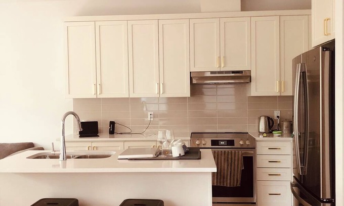 Wellington House | Modern, spacious and new home in Wellington - walking distance to all amenities!