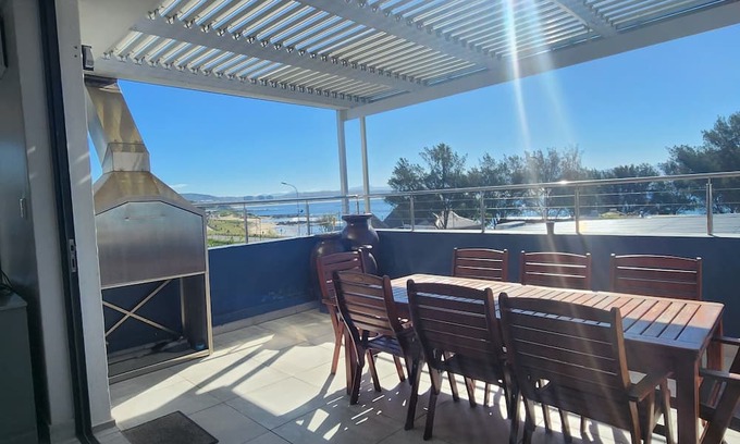 Mossel Bay House | 85th On Wigget, Apartment unit 10 with private plunge pool and seaview
